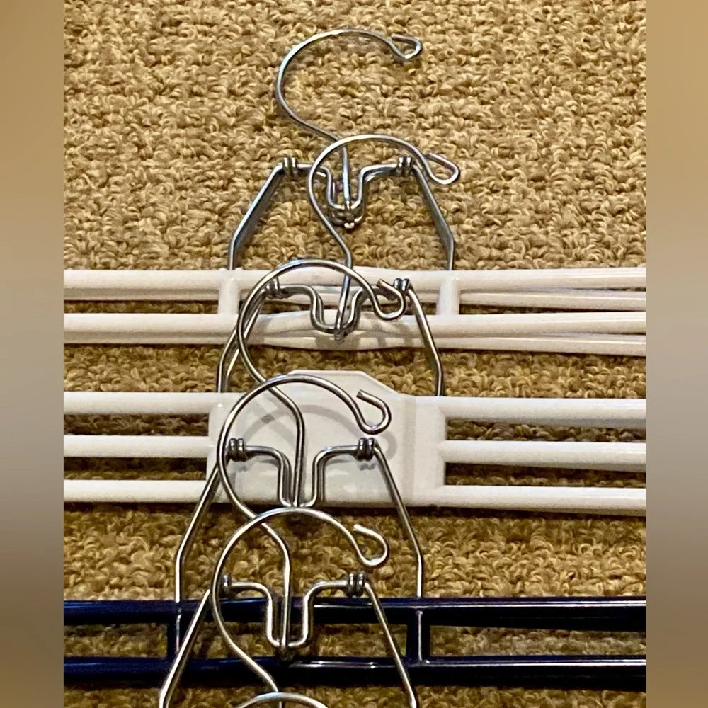6 Pant Hangers, plastic
